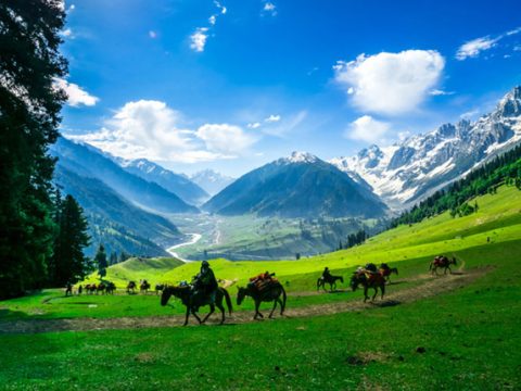 Five top best places to visit in Jammu and Kashmir