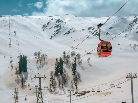 Winter Wonderland Unveiled: Embrace Kashmir's Enchanting Snowscape for Your Perfect Getaway