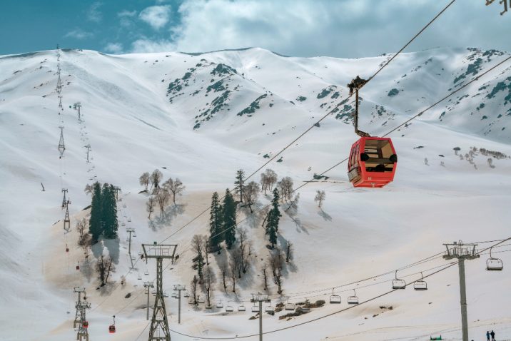Winter Wonderland Unveiled: Embrace Kashmir's Enchanting Snowscape for Your Perfect Getaway