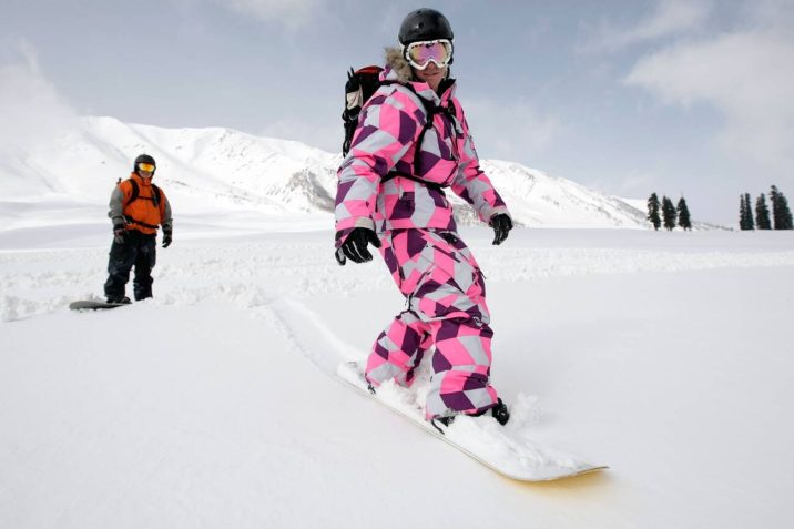 Plan Your Kashmir Winter Adventure: Skiing, Snowboarding, and Festive Fun in Gulmarg