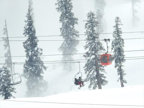 Unwrap Winter Magic in Kashmir: Prebook Your New Year Getaway with Exclusive Winter Deals!
