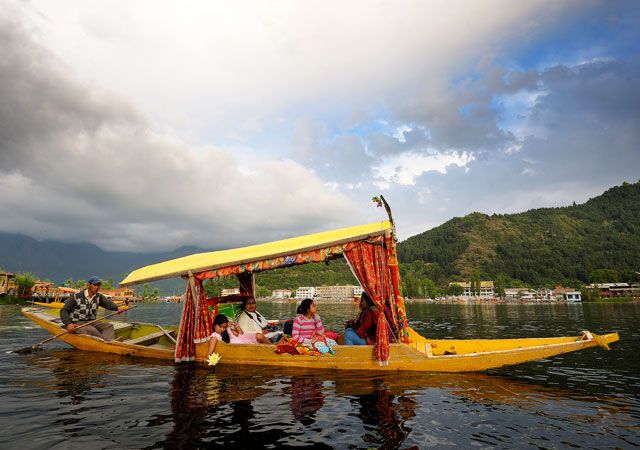 Top 5 Must-Do Activities in Kashmir for First-Time Travelers