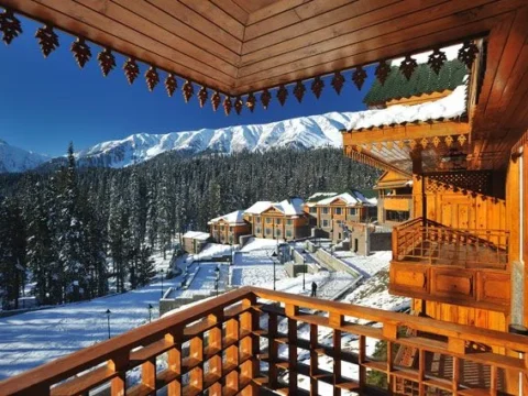 Luxury Hotels in Kashmir – Stay Amid Snow-Capped Peaks