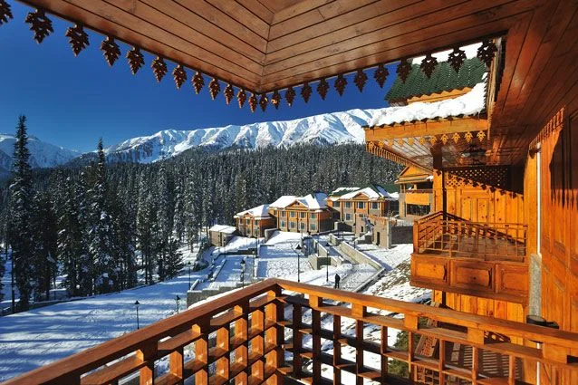 Luxury Hotels in Kashmir – Stay Amid Snow-Capped Peaks