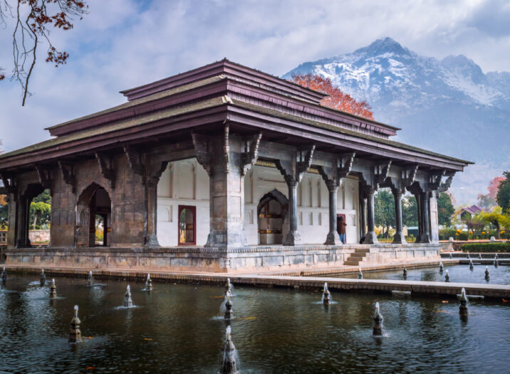 Srinagar Tourism Guide – Dal Lake, Mughal Gardens & Local Cuisine