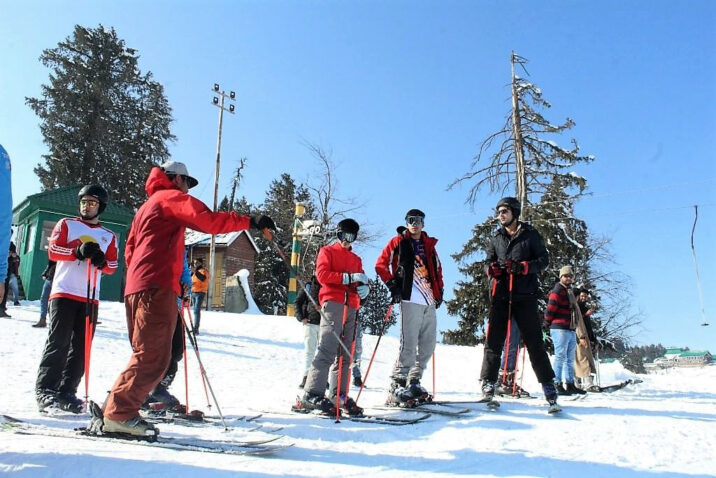 Winter in Kashmir – Snow Activities, Skiing & Christmas Tours