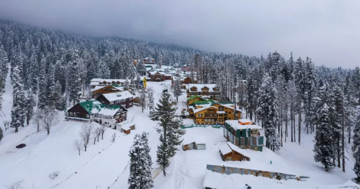 Kashmir Winter Packages 2025–2026 | Snow Holidays, Gulmarg Ski Trips & Houseboat Stays