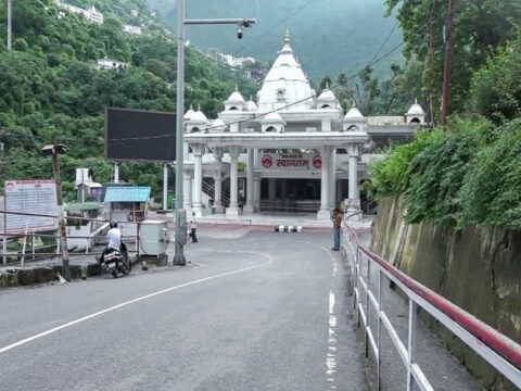 Divine Darshan + Scenic Kashmir Holiday: Vaishno Devi, Kashmir & Amritsar Tour Packages 2025–26