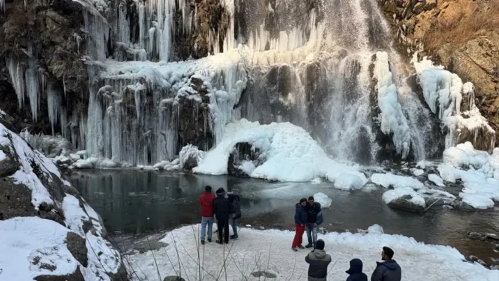Frozen Wonders of Kashmir: When Lakes Turn to Living Ice Palaces