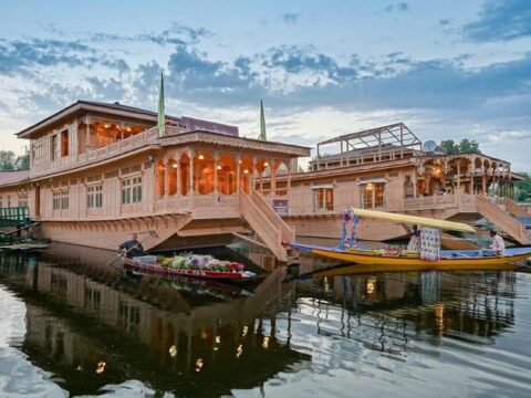 Kashmir Houseboats vs Hotels: What Families Must Know Before Booking | JKL Travels Kashmir Tour Guide 2026