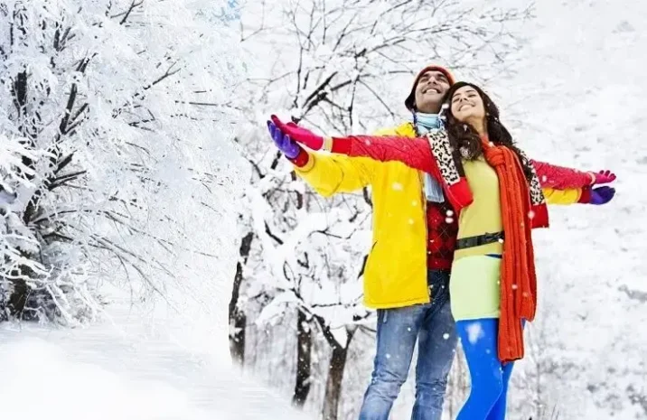 Valentine’s Day & Anniversary Travel Deals in Kashmir: Romance Wrapped in Snow