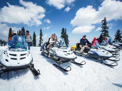 Gulmarg Remains Kashmir’s Top Destination as Emerging Tourist Spots Expand Valley’s Travel Map