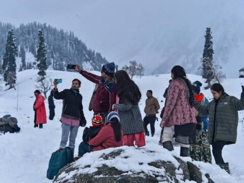 Kashmir Festive Travel Boom 2026: Best Diwali, Christmas, New Year & Valentine's Packages