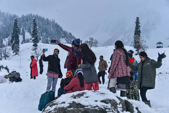 Kashmir Festive Travel Boom 2026: Best Diwali, Christmas, New Year & Valentine's Packages