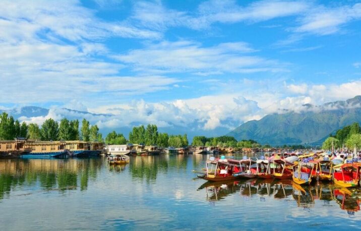 Autumn in Kashmir, Winter in Paradise: The 2026 Guide to Chinar, Snow, Dal Lake and the Perfect Kashmir Escape